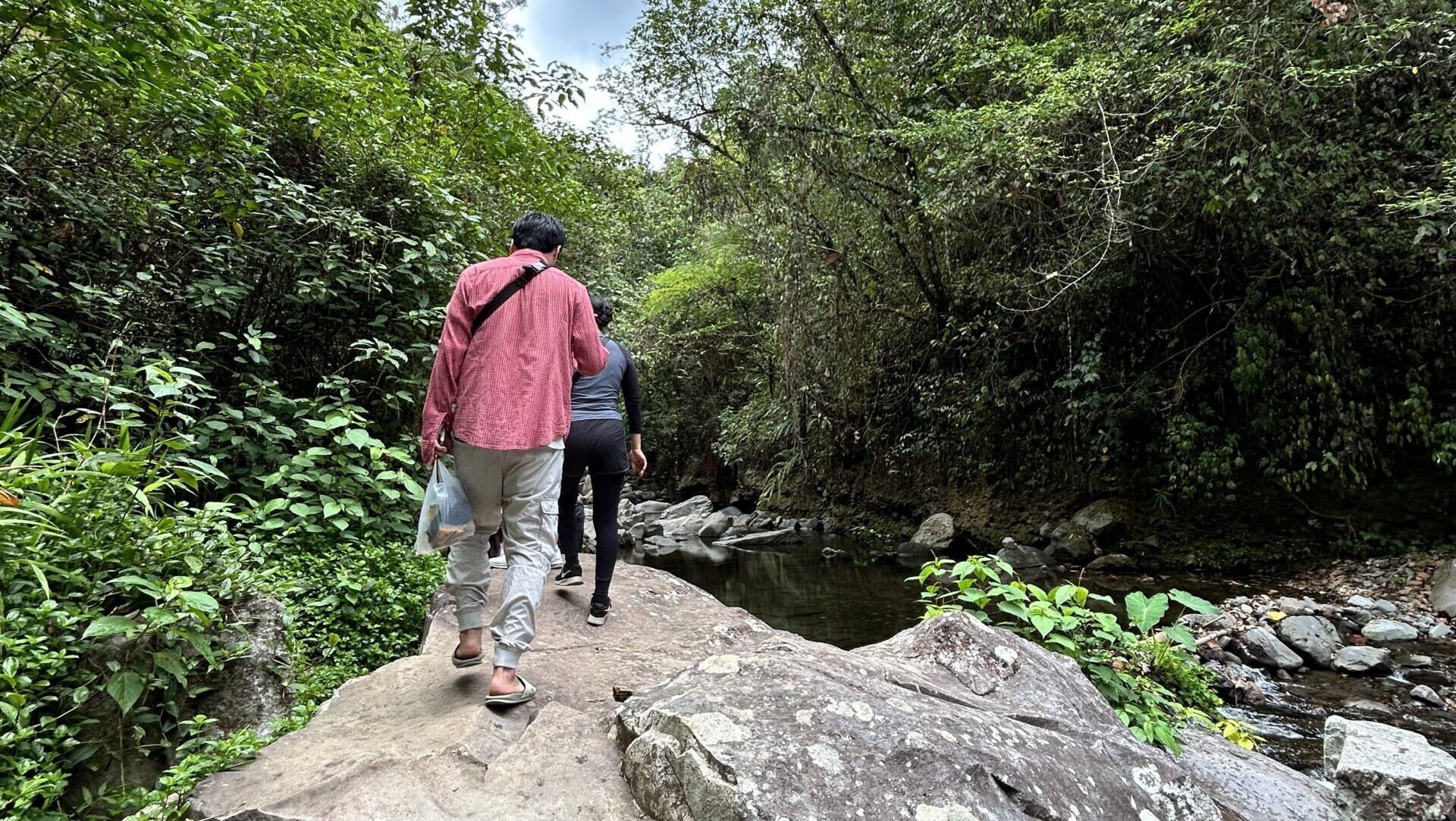 バコロドから日帰りで行ける滝を堪能！Guintubdan Falls