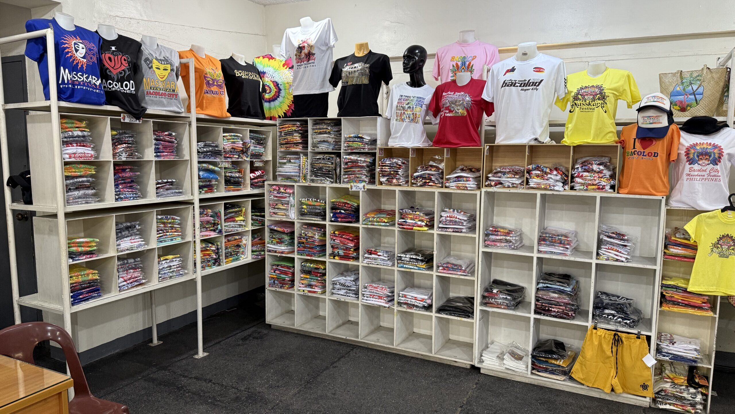 バコロドでお土産買うならココ！Bacolod Showroom & Souvenir Shop