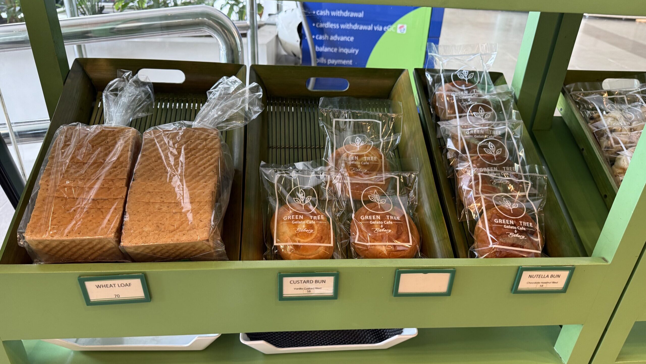 バコロドのおすすめカフェ【Green Tree Gelato Cafe + Bakery】でジェラート＆パンを堪能！