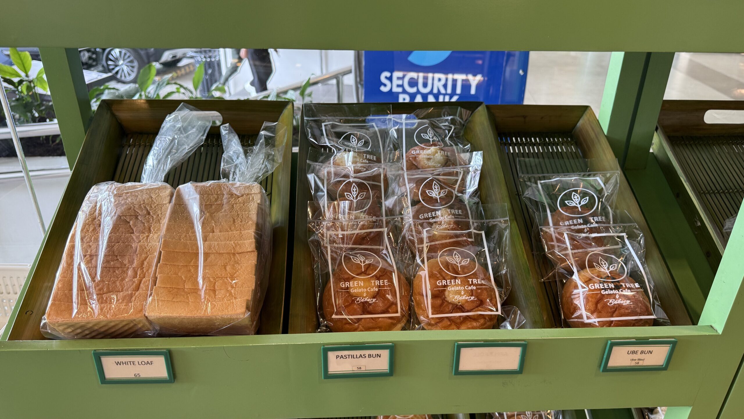 バコロドのおすすめカフェ【Green Tree Gelato Cafe + Bakery】でジェラート＆パンを堪能！