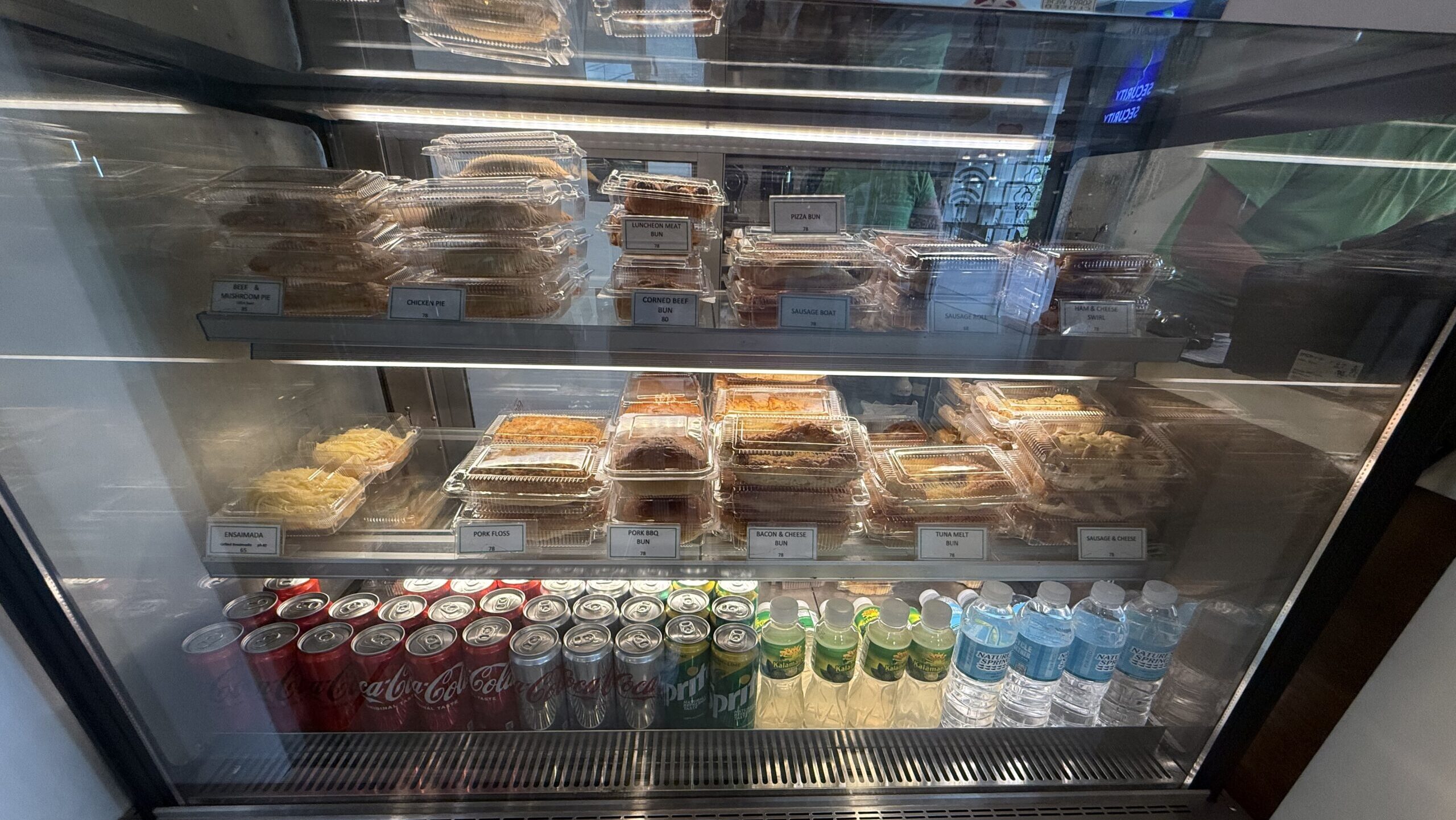 バコロドのおすすめカフェ【Green Tree Gelato Cafe + Bakery】でジェラート＆パンを堪能！