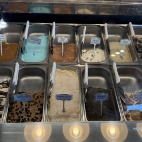 バコロドのおすすめカフェ【Green Tree Gelato Cafe + Bakery】でジェラート＆パンを堪能！